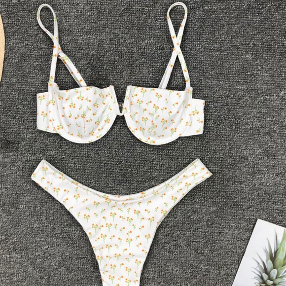 RESTOCKED🎉💚Melanie White Retro Cut Bikini💚 - Picture 3 of 4